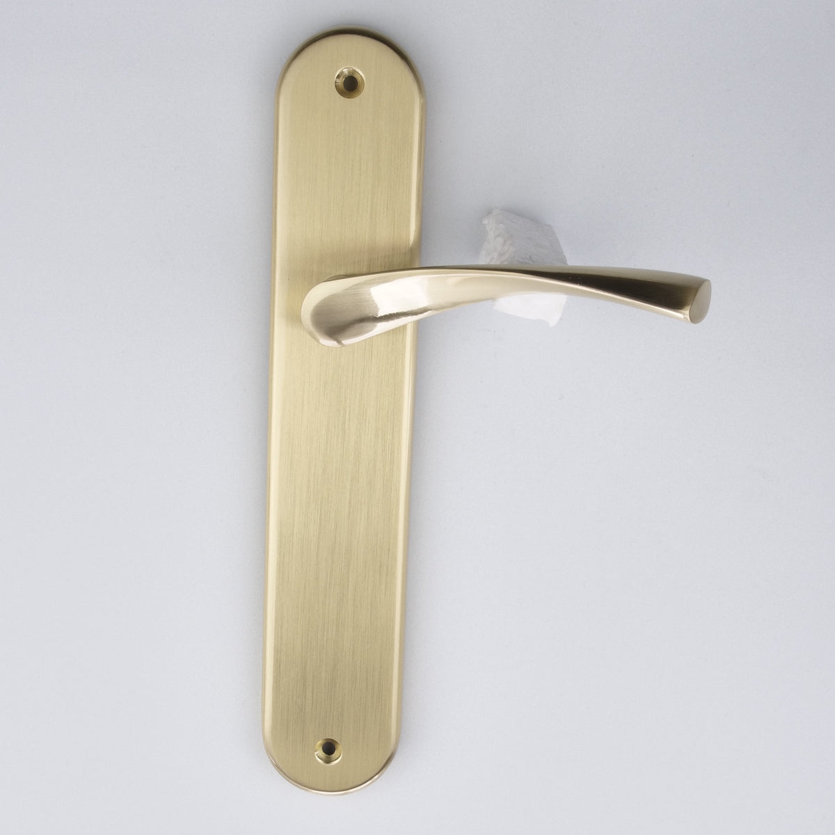 Deurkruk model '136' met ovaal schild van zamak in gesatineerd gouden afwerking
