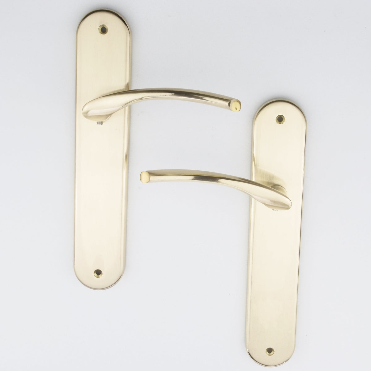 Zamak deurklink model '556' met ovaal schild in gesatineerde gouden afwerking voor deuren