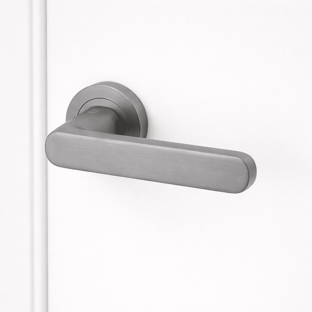 Deurkruk met ronde rozet in aluminium R-210 grafiet