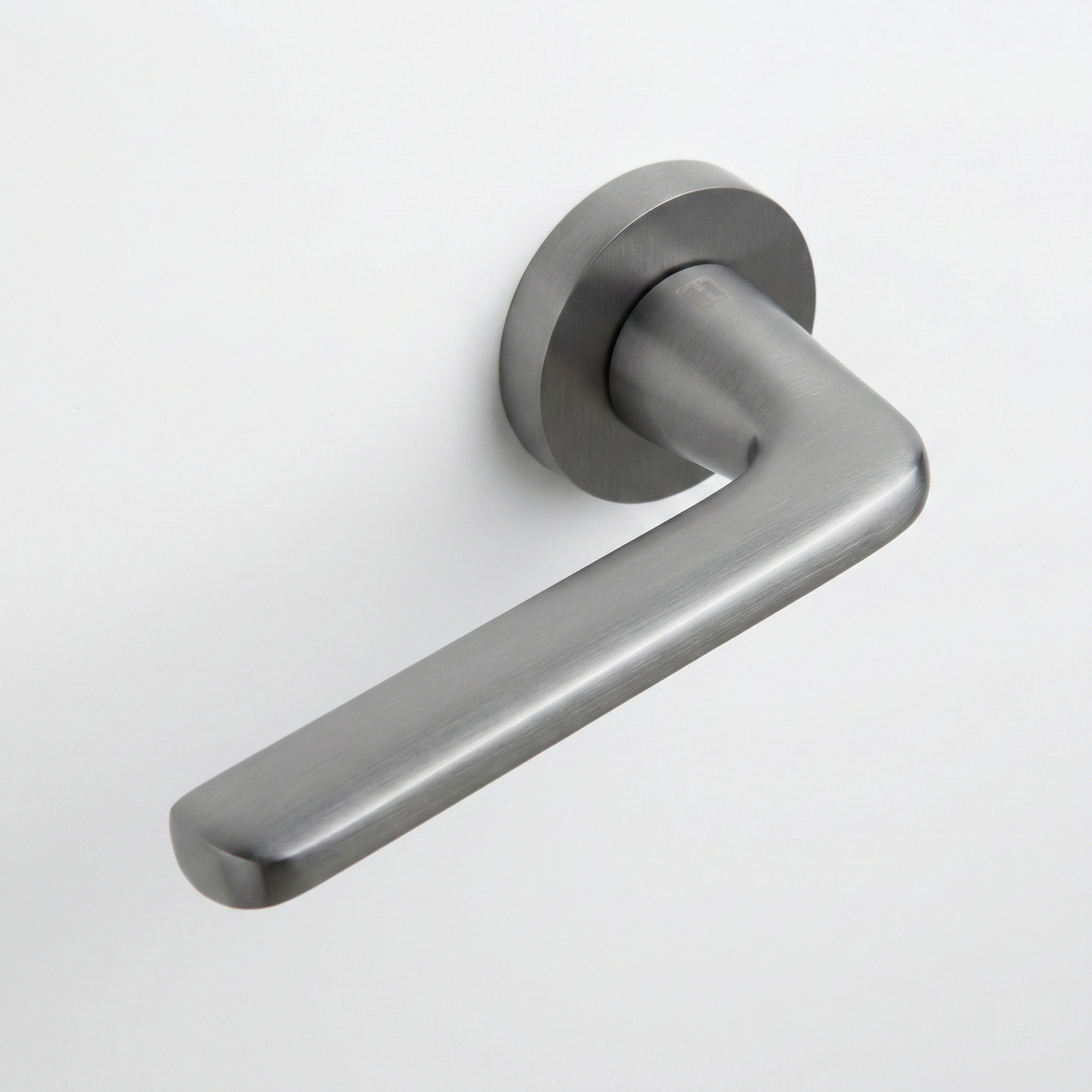 Deurklink op ronde rozet in aluminium RS-310 grafiet